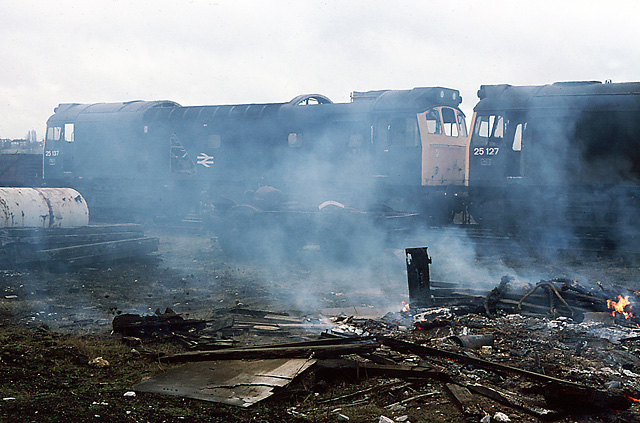25137+25127_Swindon_1981