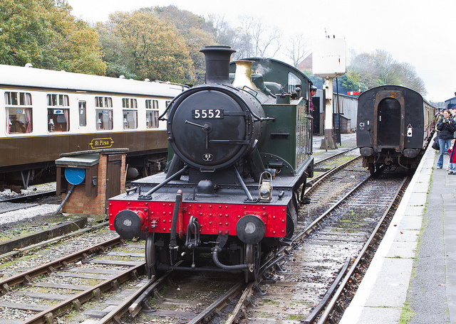 5552 Runs Around Her Train