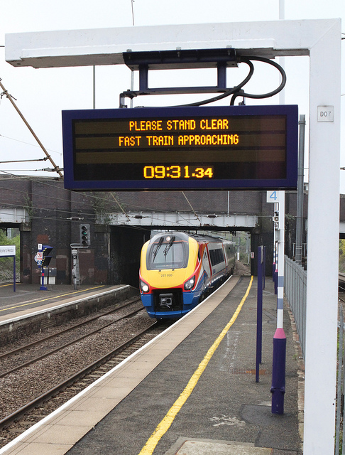 222020 on the 1F17 service for Sheffield  passes through Hendon