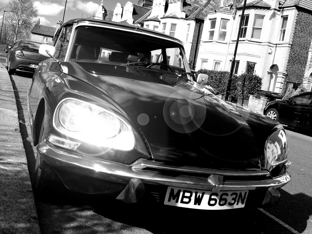 Citroen DS catching the sun in London