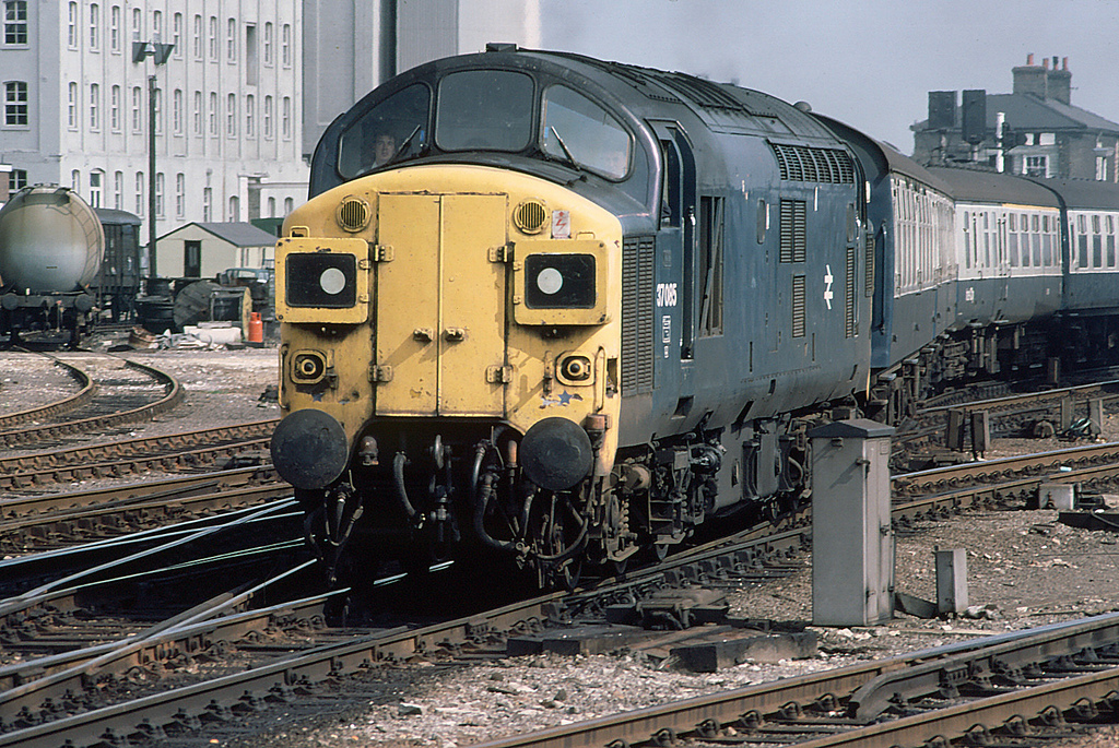 37085 with Full Yellow End