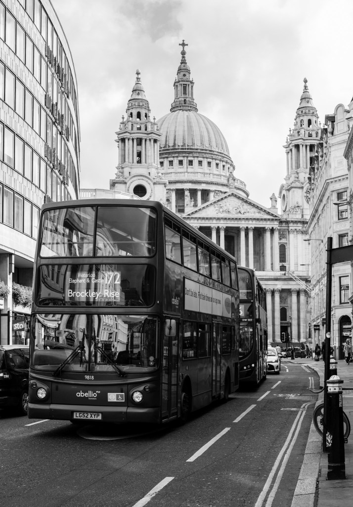 Abellio 9818 (LG52XYP) on Ludgate Hill
