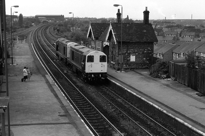 20008 + 20005 at Woodhouse (JUN80)_BW